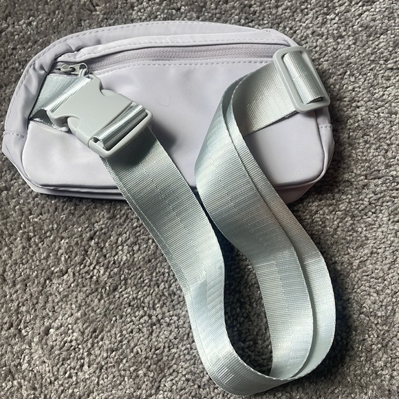 Pink Lily adjustable belt bag! - Picture 2 of 4